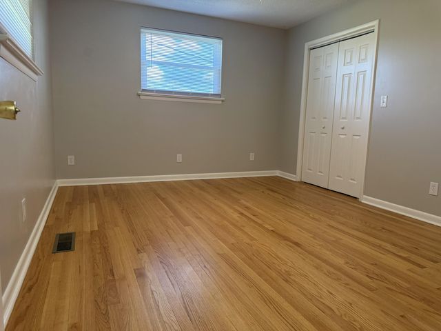 15 Holiday Lane, Chattanooga, TN 37415