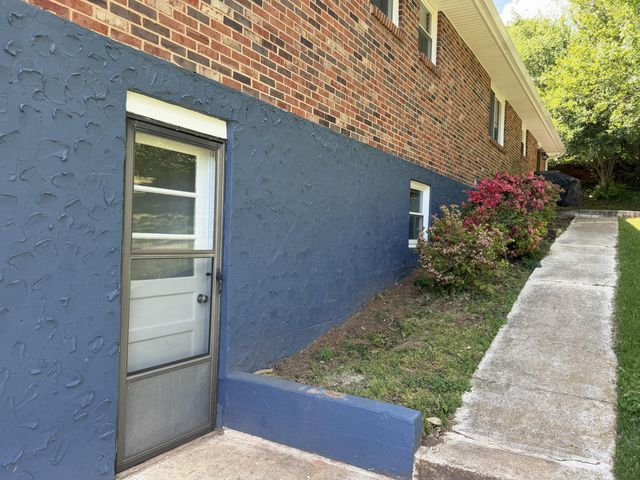 15 Holiday Lane, Chattanooga, TN 37415