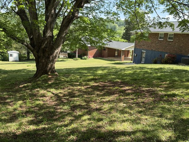 15 Holiday Lane, Chattanooga, TN 37415