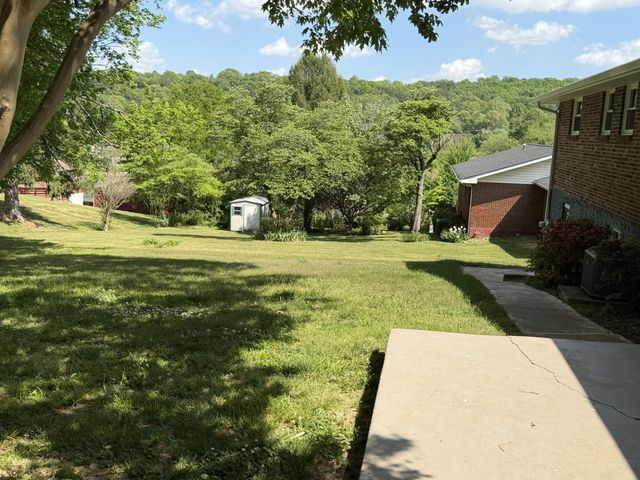 15 Holiday Lane, Chattanooga, TN 37415