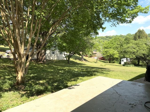 15 Holiday Lane, Chattanooga, TN 37415