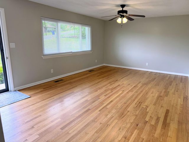 15 Holiday Lane, Chattanooga, TN 37415