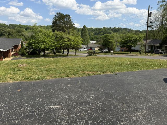 15 Holiday Lane, Chattanooga, TN 37415