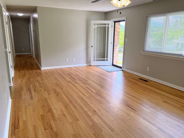 15 Holiday Lane, Chattanooga, TN 37415