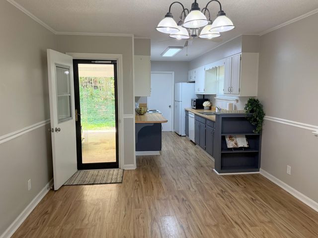 15 Holiday Lane, Chattanooga, TN 37415