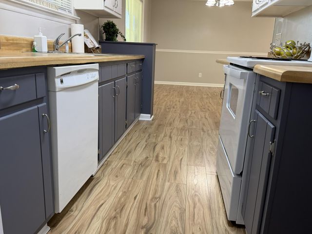 15 Holiday Lane, Chattanooga, TN 37415