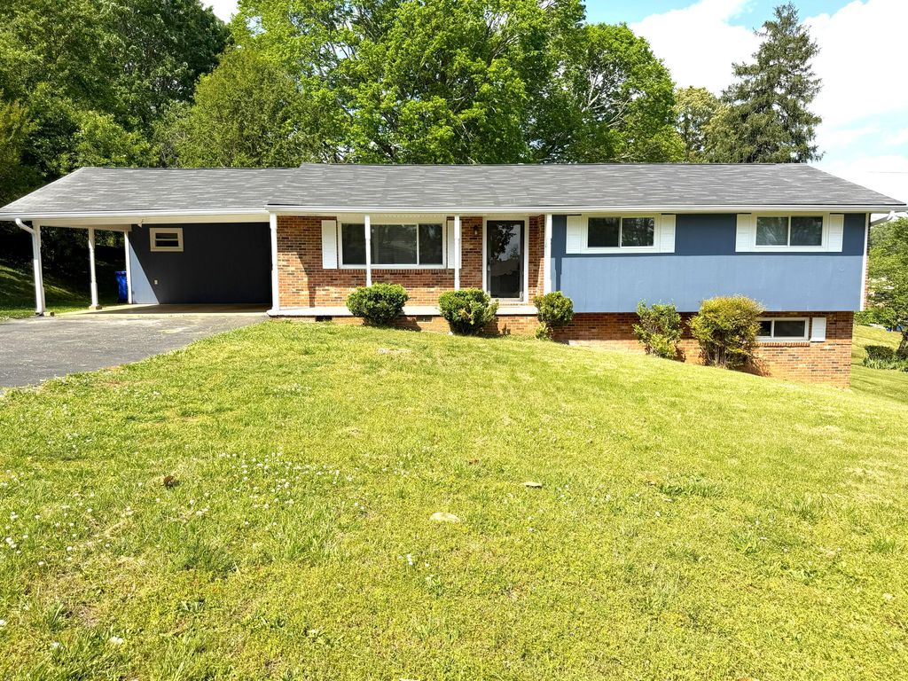 15 Holiday Lane, Chattanooga, TN 37415