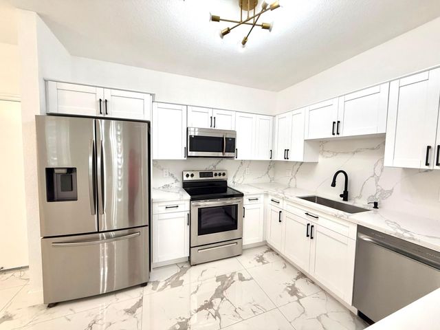1418 W Wickham Circle C, Delray Beach, FL 33445