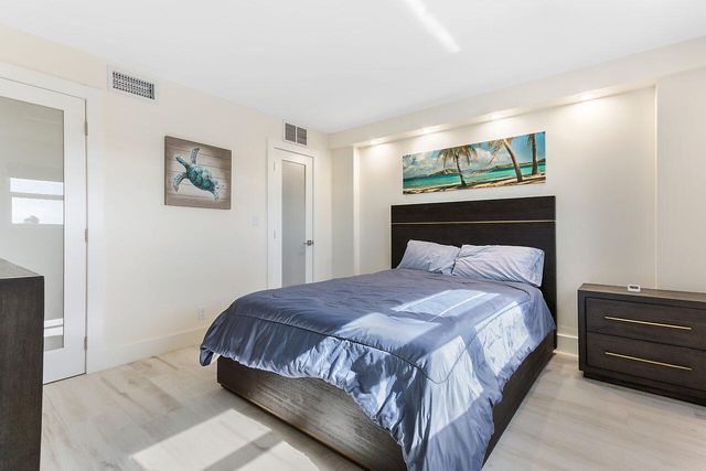 1160 Hillsboro Mile 305, Hillsboro Beach, FL 33062