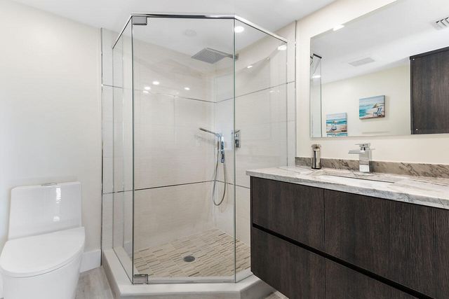 1160 Hillsboro Mile 305, Hillsboro Beach, FL 33062