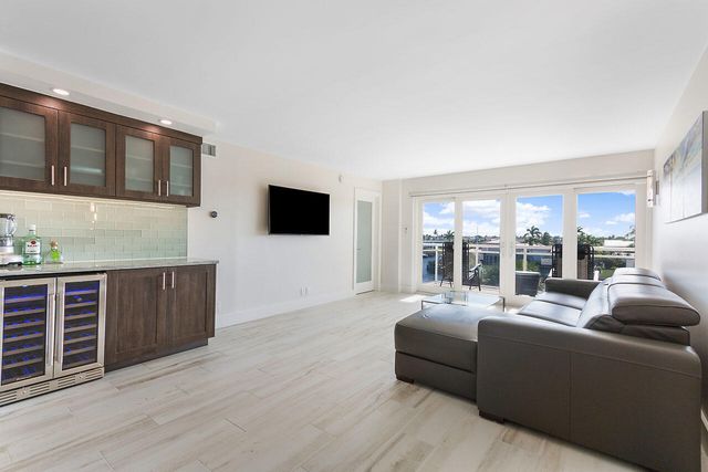 1160 Hillsboro Mile 305, Hillsboro Beach, FL 33062