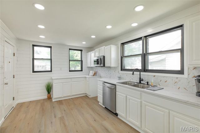 640 E Ferguson Avenue, Wood River, IL 62095