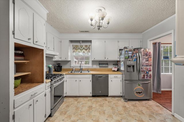 20 Lombardi Lane, Hanahan, SC 29410