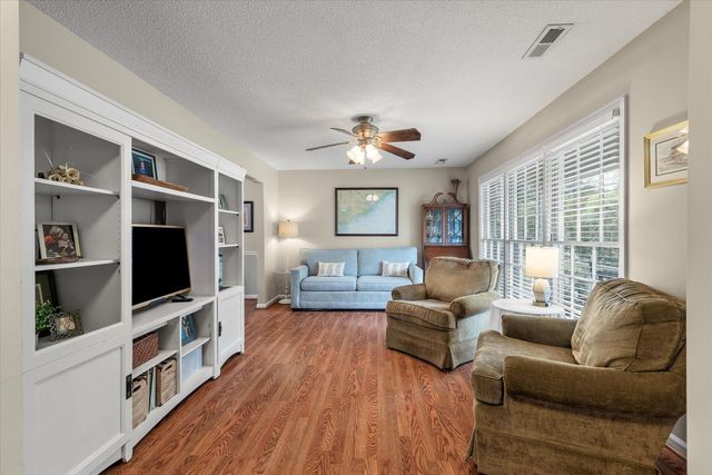 20 Lombardi Lane, Hanahan, SC 29410