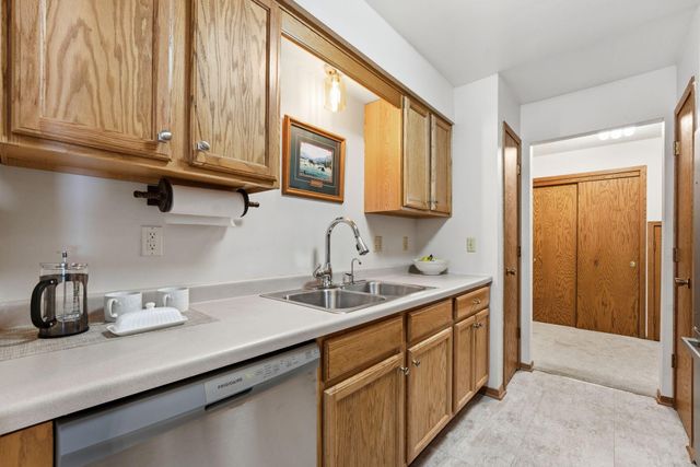 2220 Midland Grove Road 112, Roseville, MN 55113