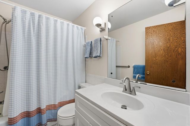 2220 Midland Grove Road 112, Roseville, MN 55113