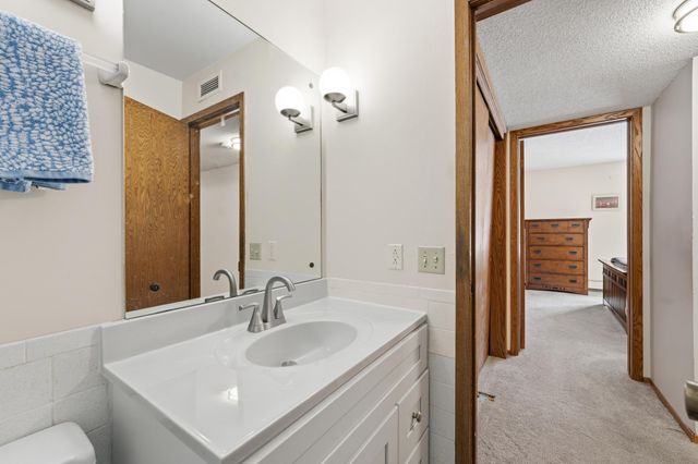 2220 Midland Grove Road 112, Roseville, MN 55113