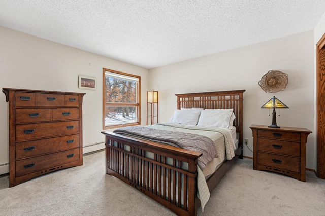 2220 Midland Grove Road 112, Roseville, MN 55113