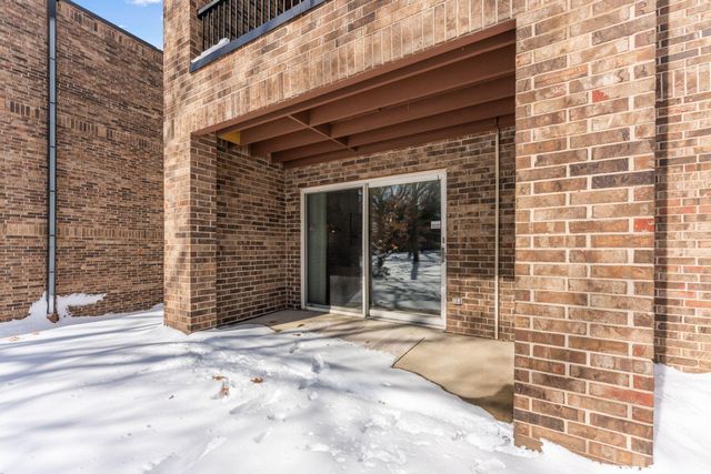 2220 Midland Grove Road 112, Roseville, MN 55113