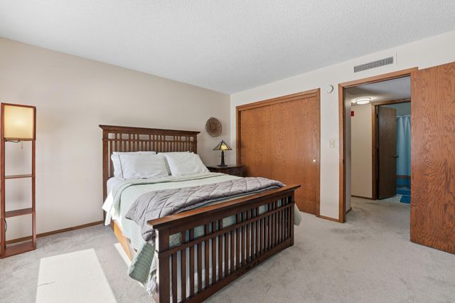 2220 Midland Grove Road 112, Roseville, MN 55113