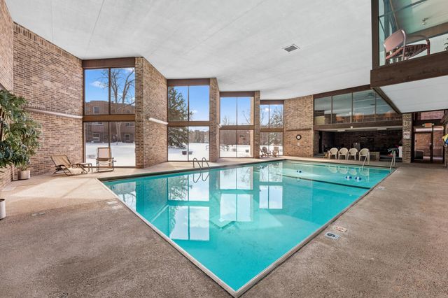 2220 Midland Grove Road 112, Roseville, MN 55113