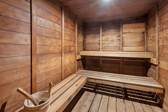 2220 Midland Grove Road 112, Roseville, MN 55113