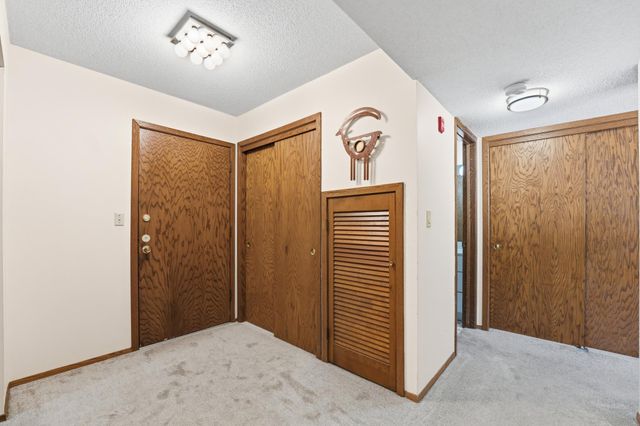 2220 Midland Grove Road 112, Roseville, MN 55113