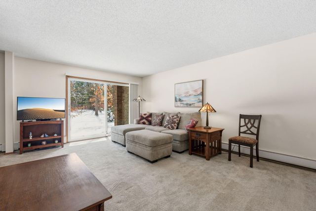 2220 Midland Grove Road 112, Roseville, MN 55113