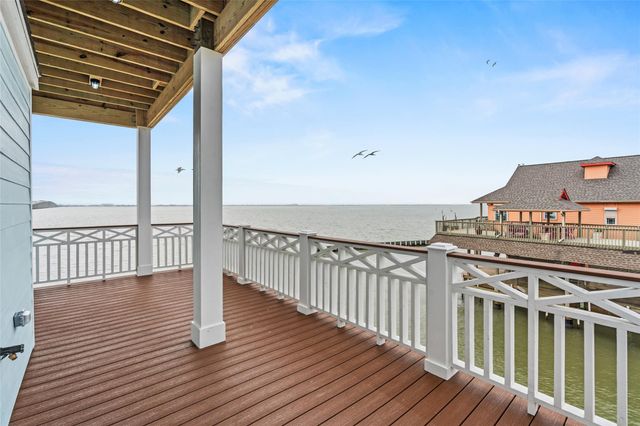 107 Gulf Drive, Tiki Island, TX 77554