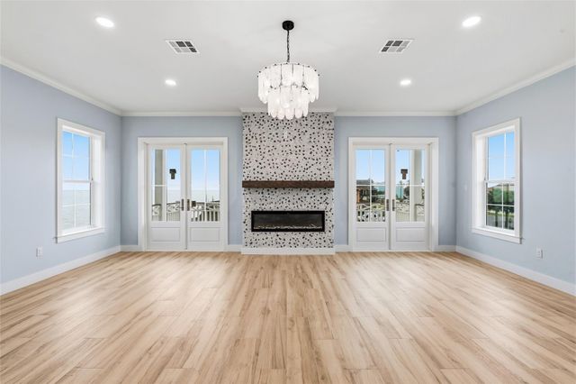107 Gulf Drive, Tiki Island, TX 77554