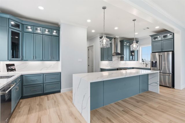107 Gulf Drive, Tiki Island, TX 77554
