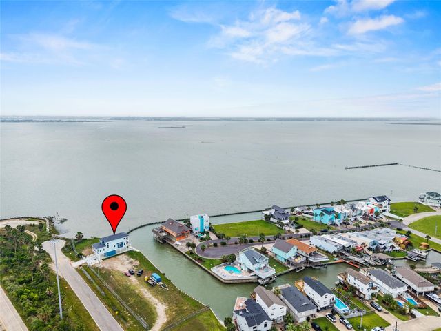 107 Gulf Drive, Tiki Island, TX 77554