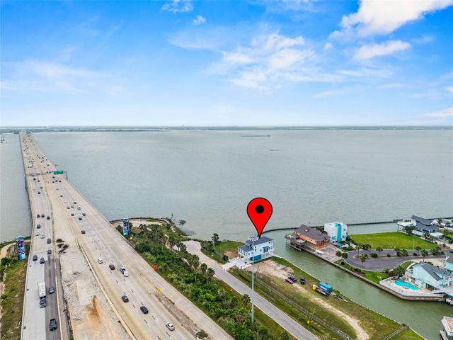 107 Gulf Drive, Tiki Island, TX 77554