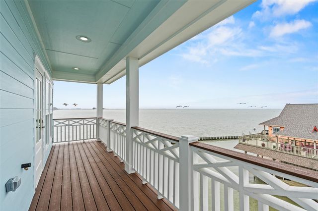 107 Gulf Drive, Tiki Island, TX 77554