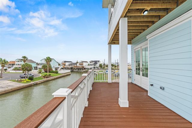 107 Gulf Drive, Tiki Island, TX 77554