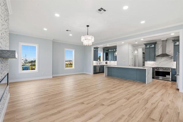 107 Gulf Drive, Tiki Island, TX 77554