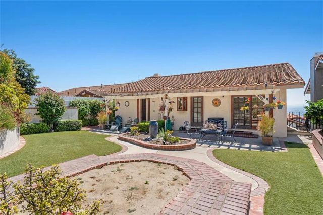 1746 RUDELL Road, Burbank, CA 91501