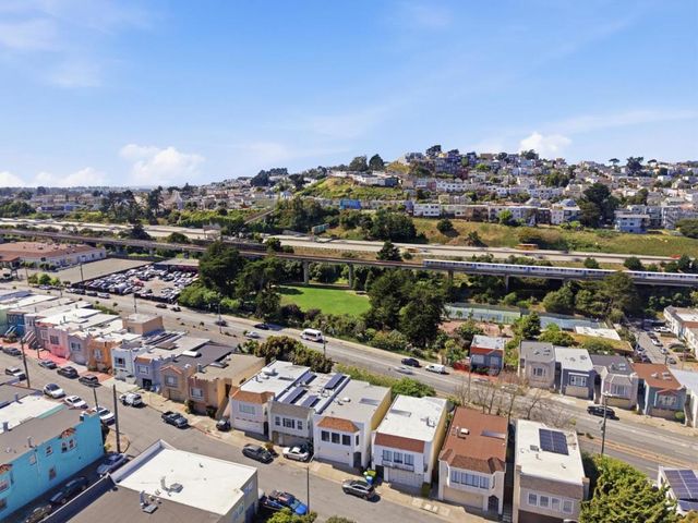 16 Moneta Court, San Francisco, CA 94112