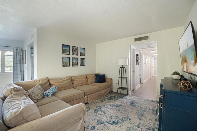 6100 12TH STREET S 220, St Petersburg, FL 33705