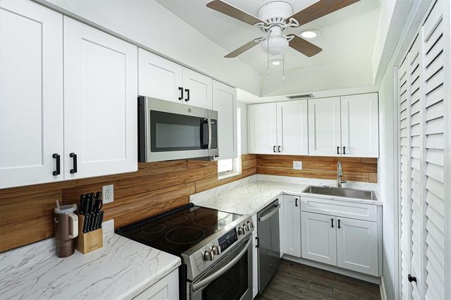 6100 12TH STREET S 220, St Petersburg, FL 33705