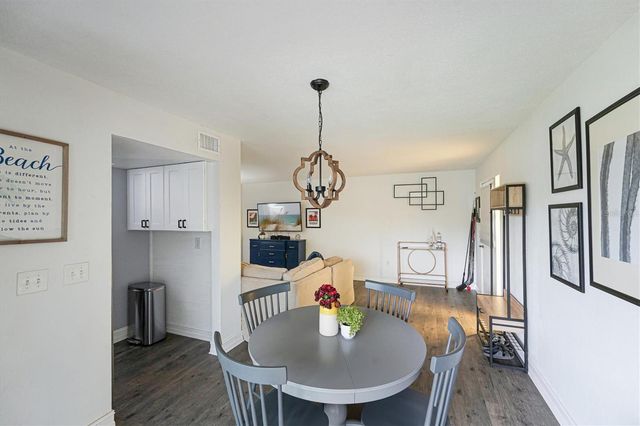 6100 12TH STREET S 220, St Petersburg, FL 33705