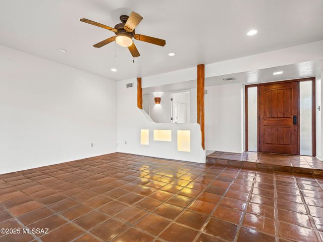 565 W Golf View Drive, Oro Valley, AZ 85737