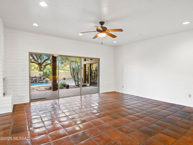 565 W Golf View Drive, Oro Valley, AZ 85737