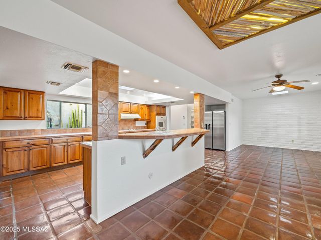 565 W Golf View Drive, Oro Valley, AZ 85737