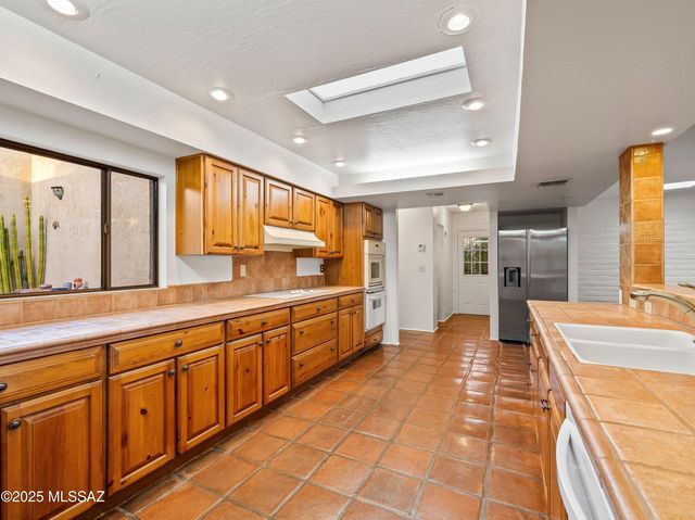 565 W Golf View Drive, Oro Valley, AZ 85737