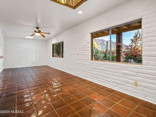 565 W Golf View Drive, Oro Valley, AZ 85737