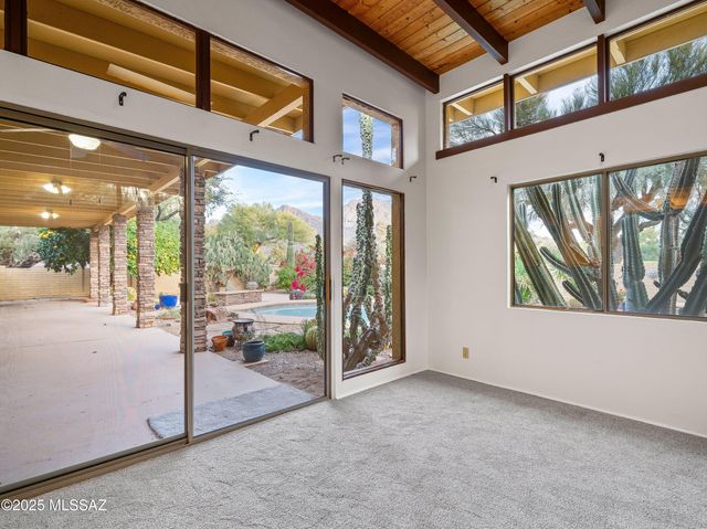 565 W Golf View Drive, Oro Valley, AZ 85737