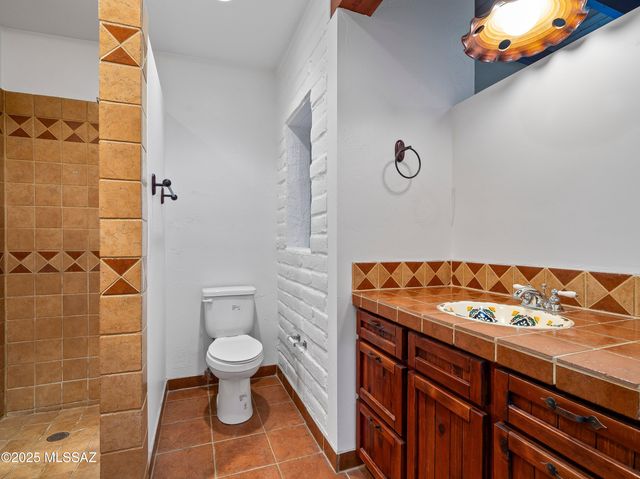 565 W Golf View Drive, Oro Valley, AZ 85737