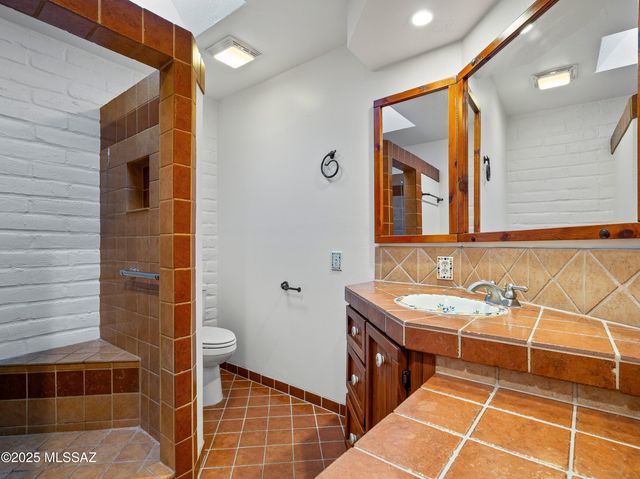 565 W Golf View Drive, Oro Valley, AZ 85737