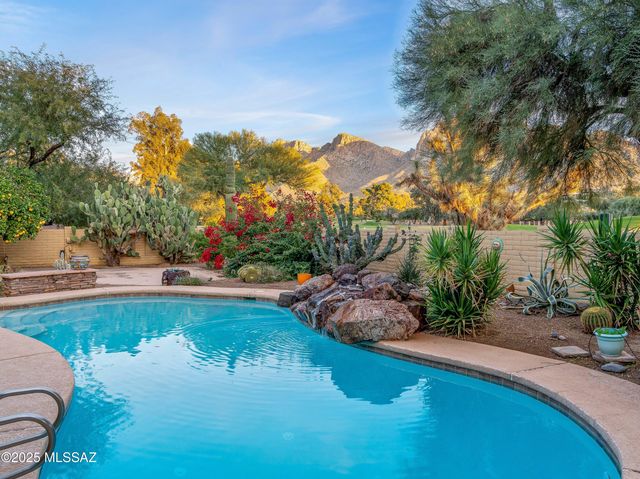 565 W Golf View Drive, Oro Valley, AZ 85737